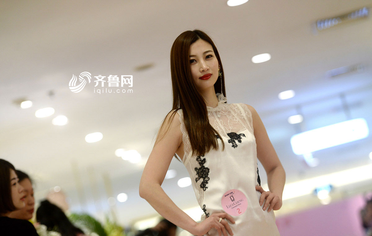 三八節(jié)來(lái)襲 濟(jì)南商家讓模特穿內(nèi)衣走秀引顧客