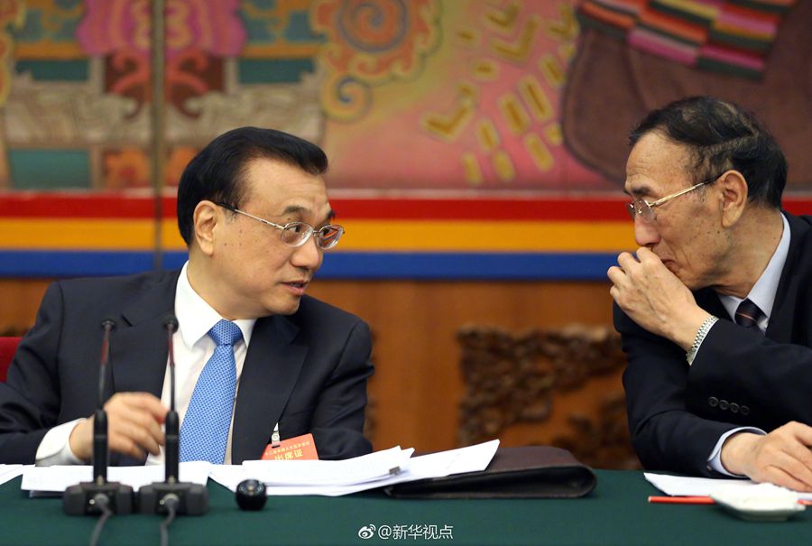 李克強(qiáng)參加西藏代表團(tuán)審議：民族團(tuán)結(jié)要像糌粑和糍粑那樣捏成團(tuán)、聚成團(tuán)、抱成團(tuán)