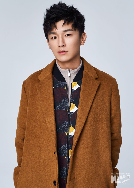 楊旭文曝早春寫真大片 百變駕馭文藝復古風