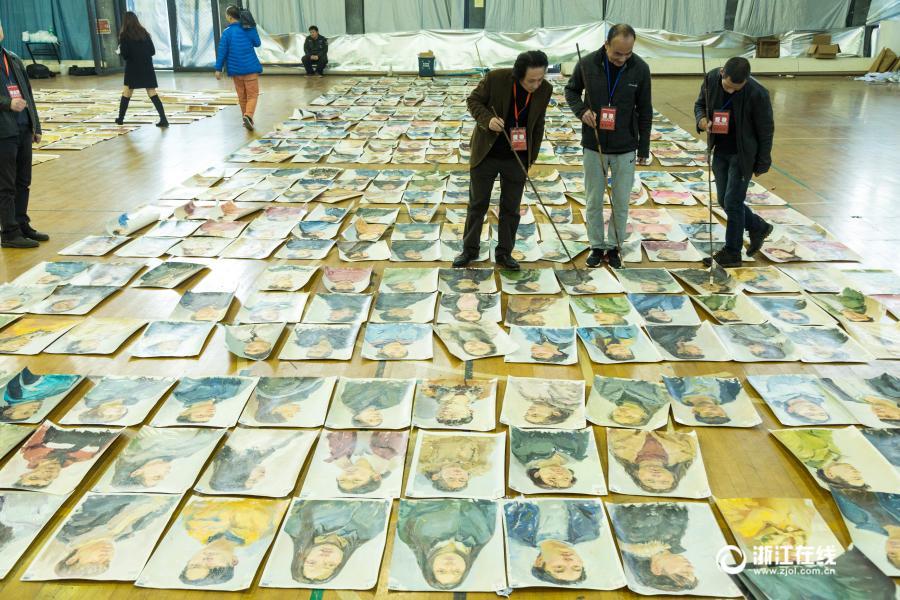壯觀(guān)！中國(guó)美院閱卷現(xiàn)場(chǎng) 畫(huà)卷鋪滿(mǎn)體育館（圖）