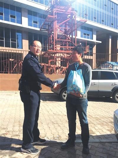 心真大！男子錯將17萬現(xiàn)金當垃圾丟掉