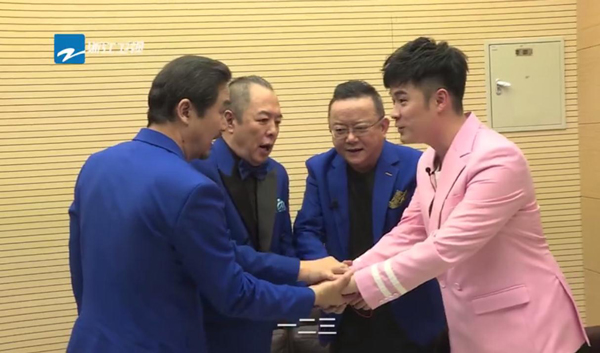 《紀(jì)曉嵐》17年后重聚 “杜小月”深情擁抱王剛