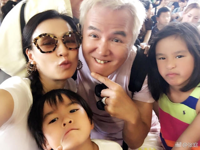 張庭曬幸福合影 三八節深情告白家人(圖)