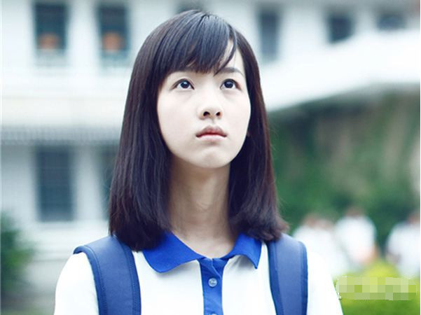 “第一校花”笑和不笑兩個(gè)樣 根本就是兩個(gè)人啊！