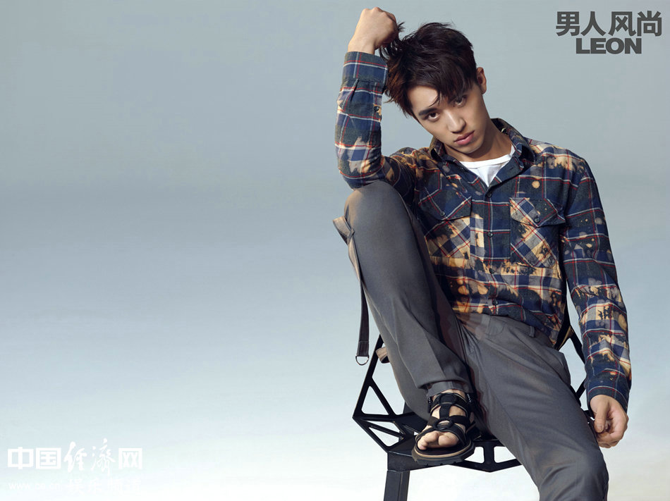 許魏洲最新封面大片曝光 眼神堅定盡展多變魅力