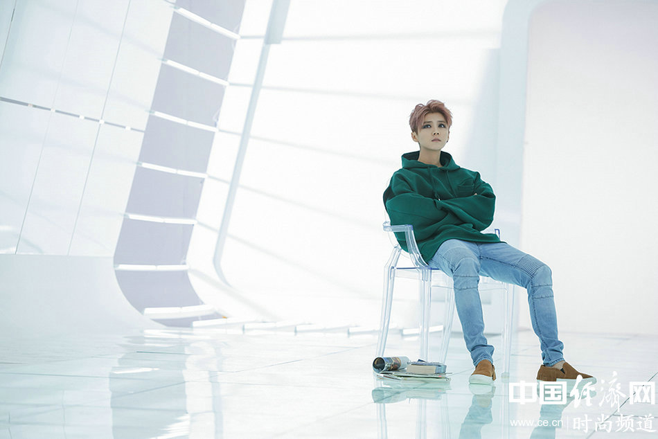 鹿晗《敢》練習室MV上線 拒絕窺私引跨界樂評