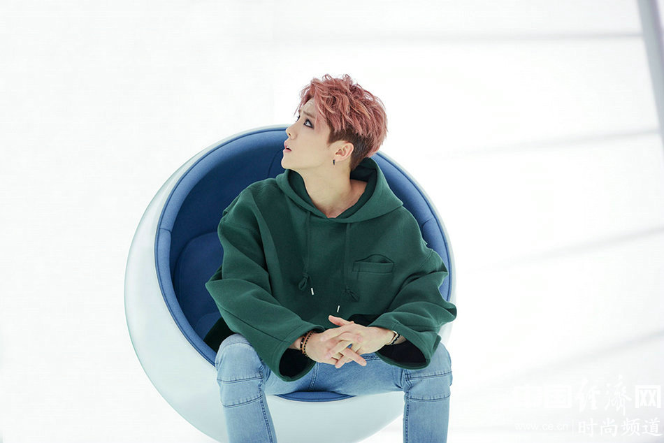 鹿晗《敢》練習(xí)室MV上線 拒絕窺私引跨界樂評