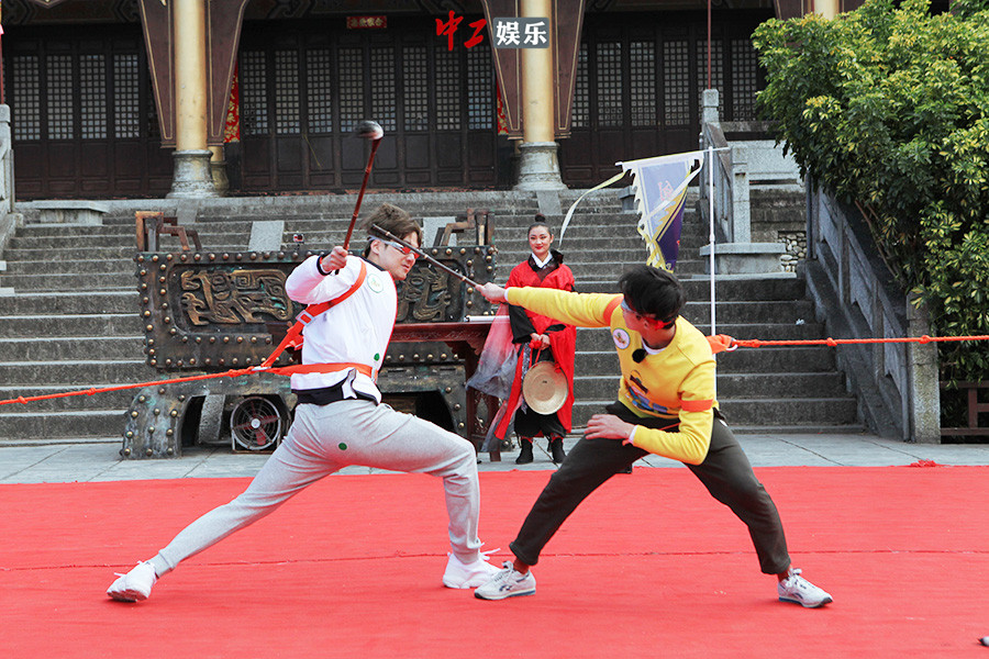 《二十四小時》“大理論劍”群雄過招 吳磊、董力“擊劍”對決