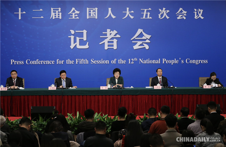 國家衛計委主任李斌就“‘十三五’開局之年衛生計生改革發展”答記者問