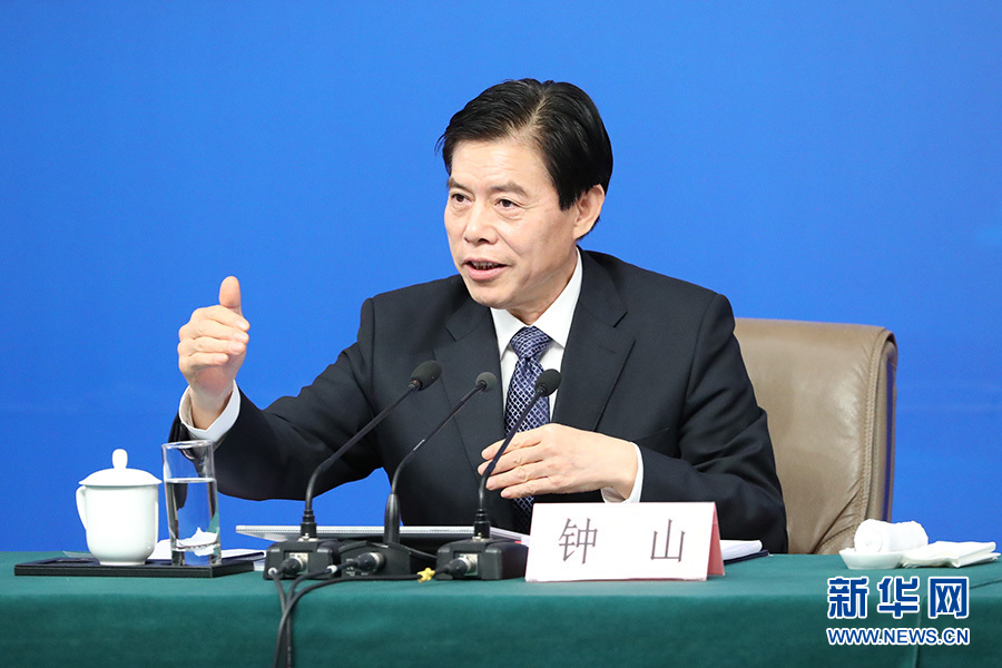 鐘山：少量企業(yè)走出去存在盲目、非理性行為 要進行監(jiān)管