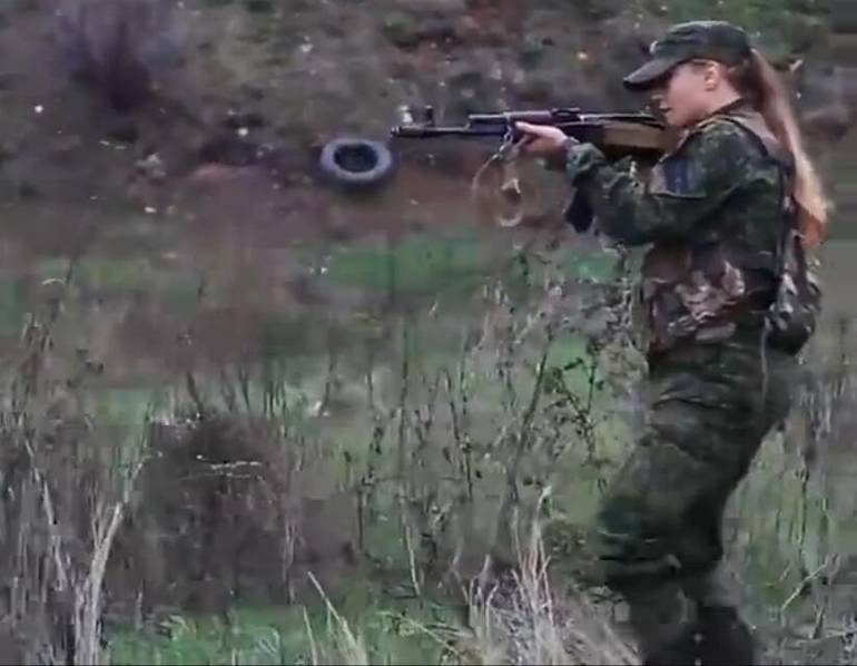 俄媒曝光美女坦克部隊(duì) 顏值與戰(zhàn)斗力成正比