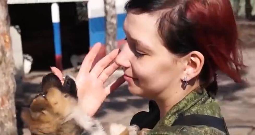 俄媒曝光美女坦克部隊(duì) 顏值與戰(zhàn)斗力成正比