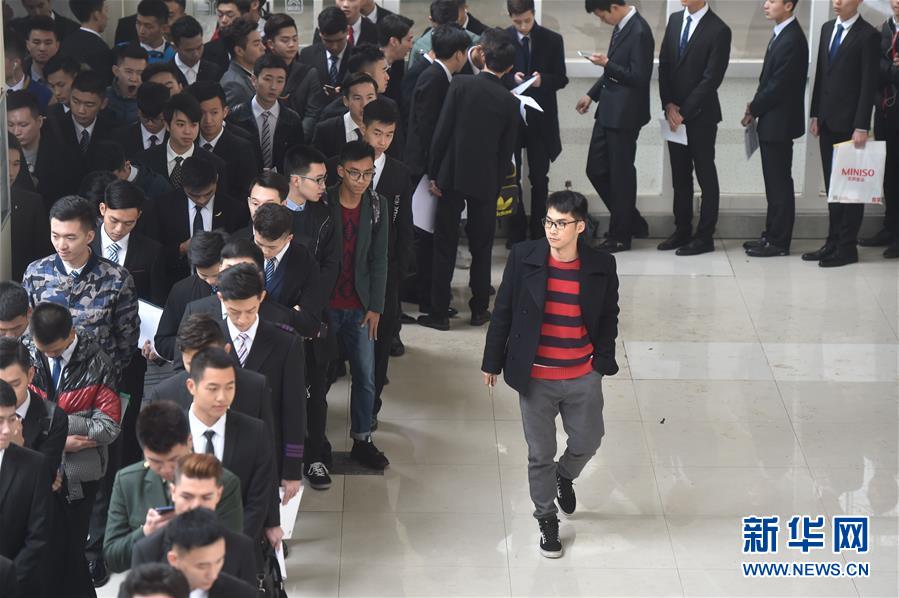 校園招聘空乘場面火爆[組圖]