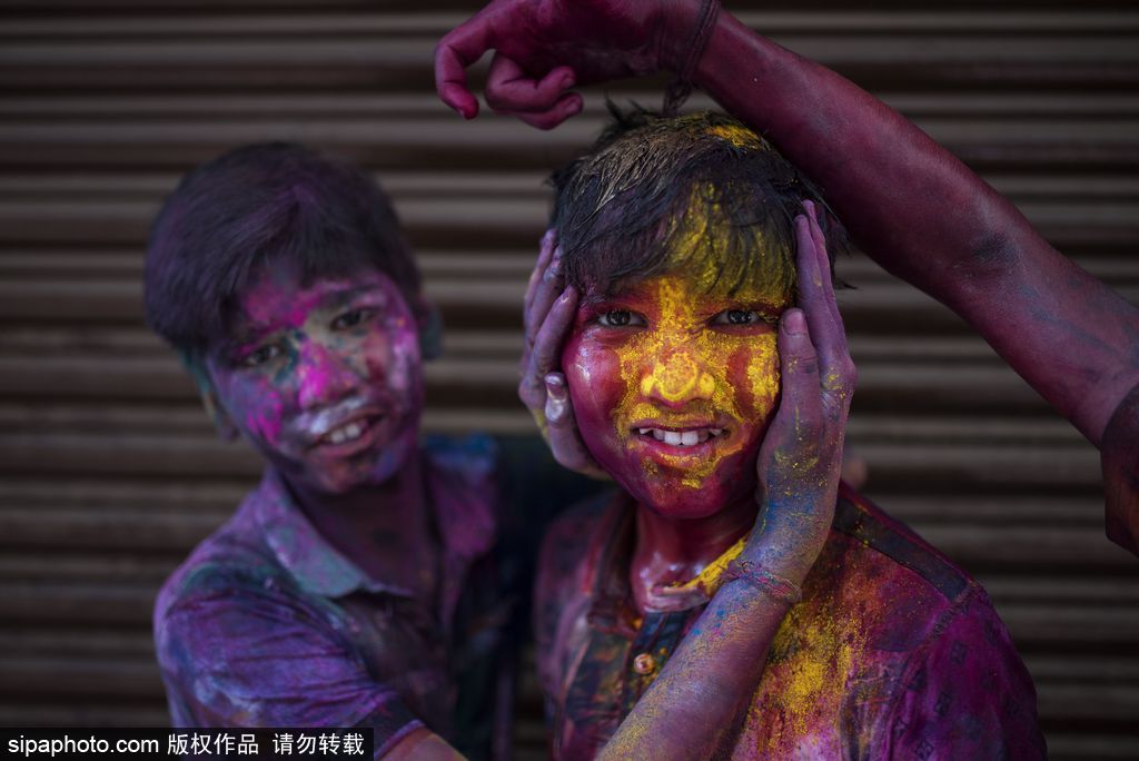 最多彩的笑臉 記錄印度金奈胡里節兒童肖像