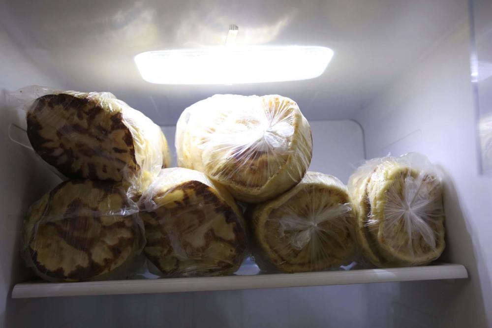 女兒遠嫁 父母跨越數千里為她背來了這些(組圖)