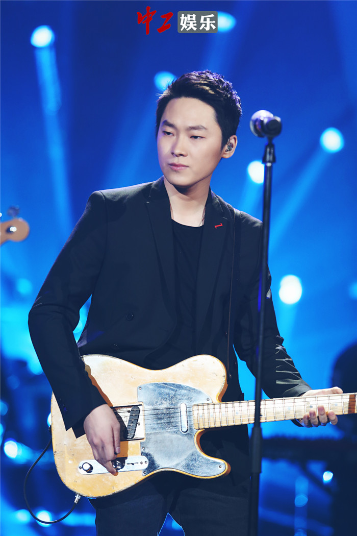 五年磨一劍，梁博《歌手》自帶樂隊(duì)唱響《靈魂歌手》