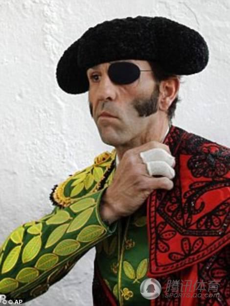 傳奇斗牛士重傷送醫 被牛挑起假眼飛出