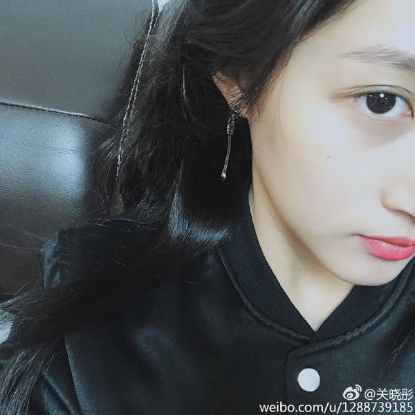 關曉彤為爸爸做菜 卻被網友看出了小心機