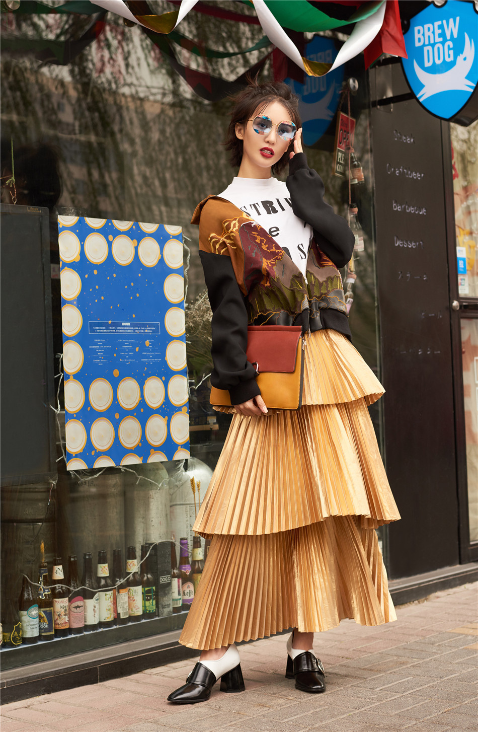 鬼馬金晨英倫復古look秀長腿帶你一起喚醒女王范