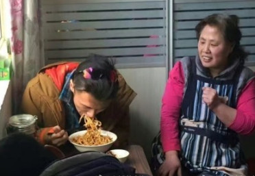 春游的節奏？謝霆鋒北京吃鹵煮炸醬面逛胡同