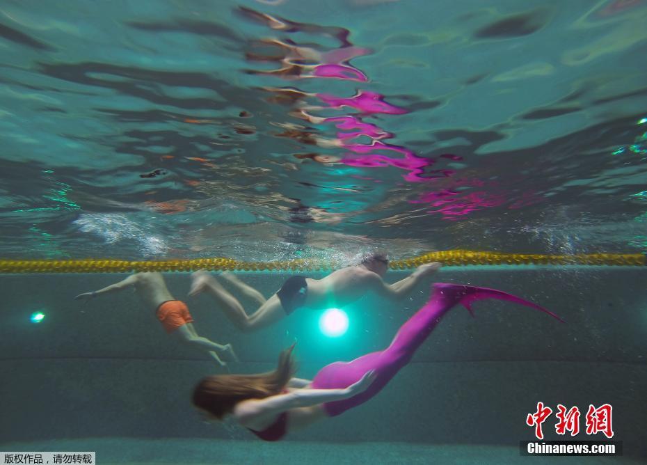 莫斯科開設美人魚培訓學校 水中展示曼妙身姿