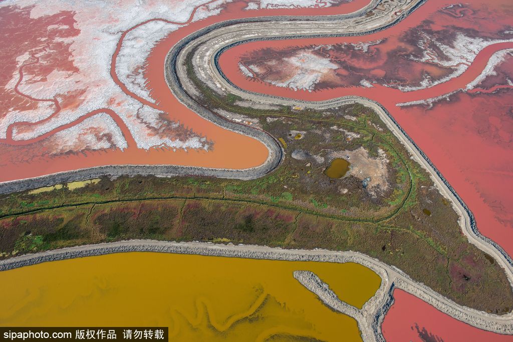 這才是上帝的調(diào)色盤！航拍美國鹽蒸發(fā)池色彩繽紛