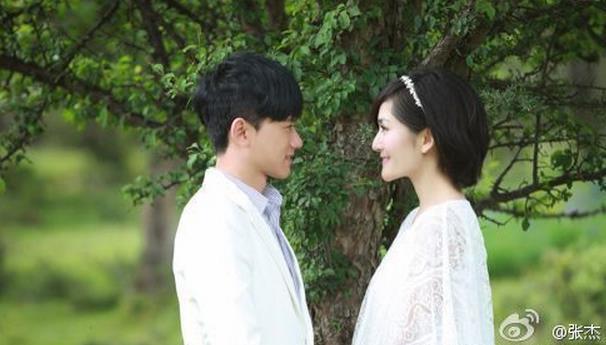 “賢惠”的男星:張杰為謝娜發(fā)聲 黃曉明減工陪baby