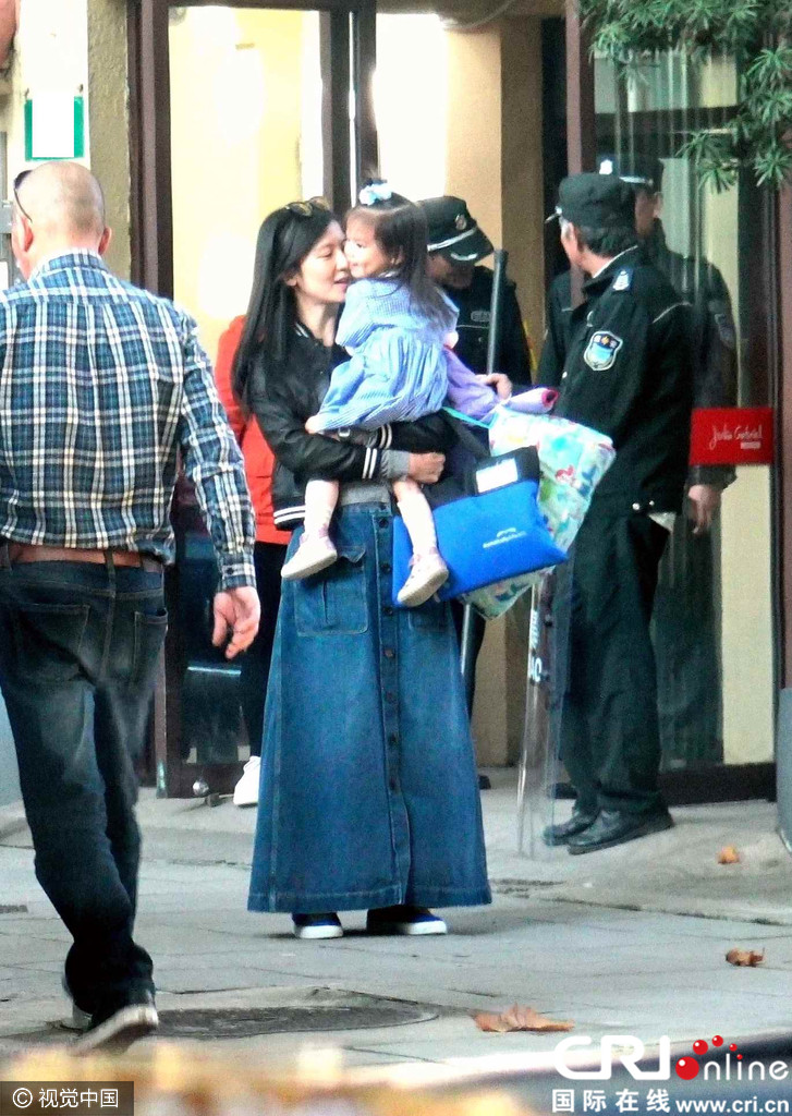 賈靜雯再產女三胎三個公主 818女星中的女兒專業戶