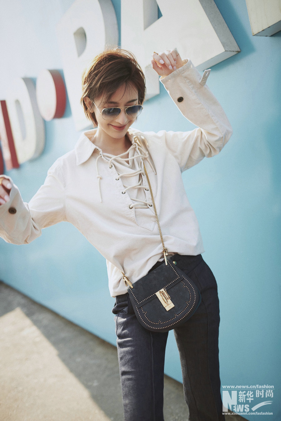 短發(fā)女人如何演繹復(fù)古優(yōu)雅？張儷街拍告訴你！