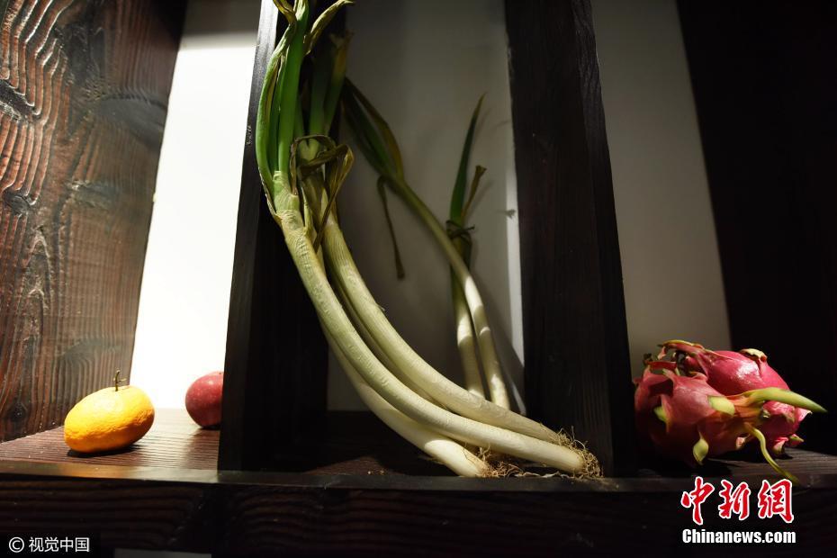 杭州現“奇葩”書店 擺滿果蔬只賣2本書