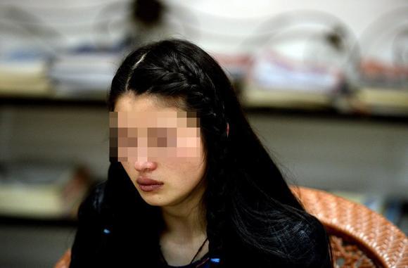 遭丈夫銬被逼網(wǎng)聊半年詐騙數(shù)十萬(wàn) 丈夫：網(wǎng)友自愿的