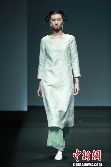 倡導(dǎo)快樂慢生活的“生活在左”秀首次亮相中國國際時(shí)裝周