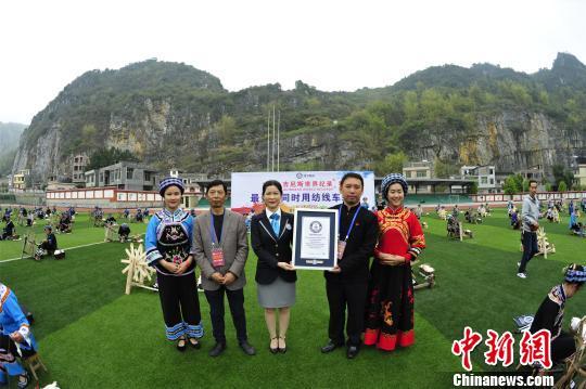 繡娘挑戰世界紀錄 331架紡線機整齊劃一(圖)