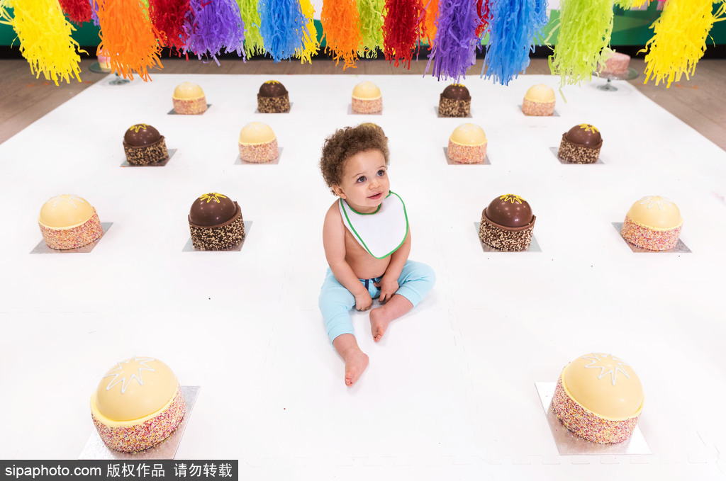 英國一超市舉行“砸蛋糕派對(duì)” 熊孩子們放飛自我開砸慶生