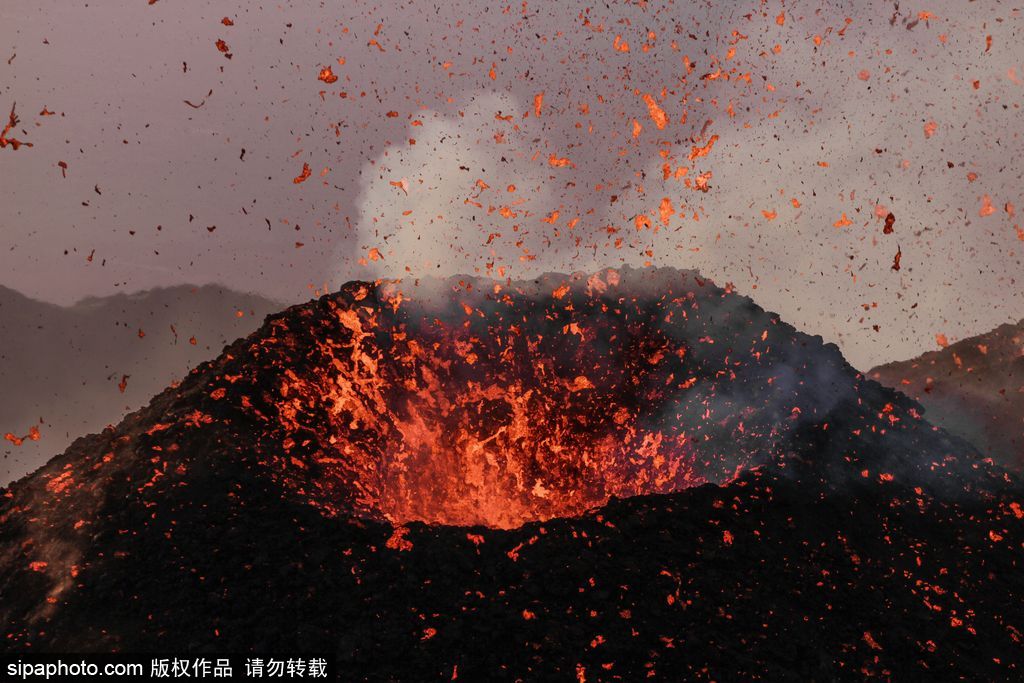 地球異域之美 盤(pán)點(diǎn)火山毀天滅地震撼瞬間