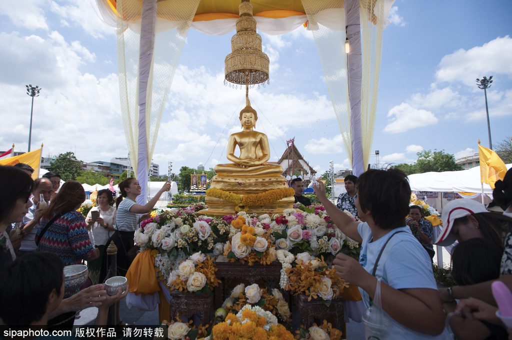 泰國曼谷潑水節狂歡 上演“濕身大戰”