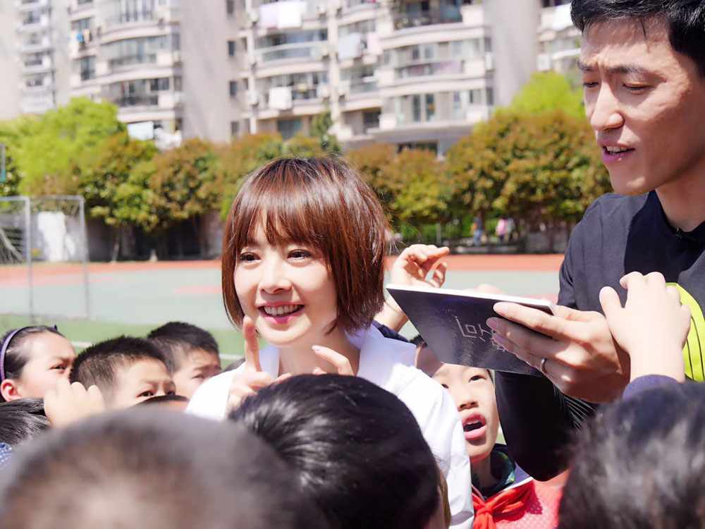 魯豫重返小學校園變孩子王 小女生情懷寫在臉上