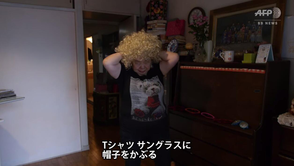 82歲奶奶蹦迪打碟 70歲開始學習打碟實現童年夢想