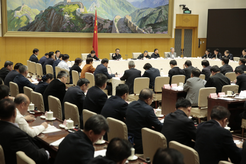 李克強(qiáng)主持召開(kāi)“貫徹新發(fā)展理念 培育發(fā)展新動(dòng)能”座談會(huì)