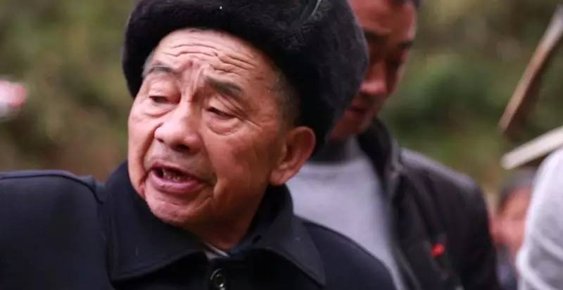 解碼中國丨這位當代“愚公”在懸崖峭壁上鑿出7千米水渠,現實比神話傳說更震撼!