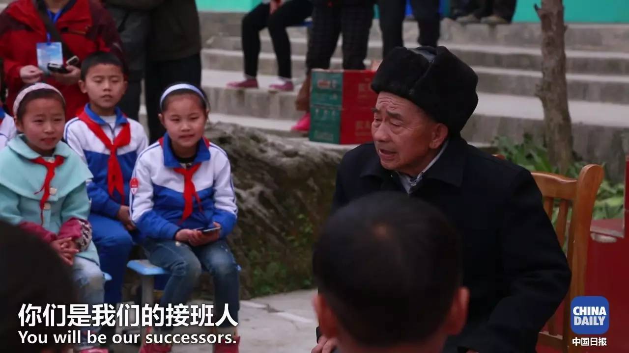 解碼中國丨這位當代“愚公”在懸崖峭壁上鑿出7千米水渠,現實比神話傳說更震撼!