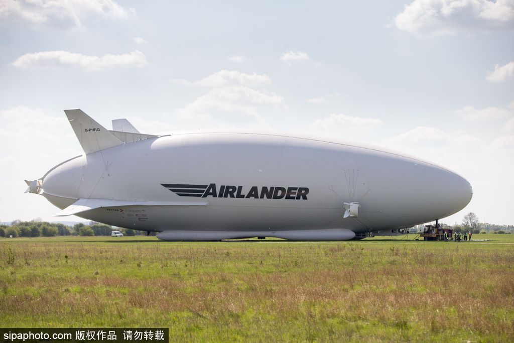 全球最大飛行器Airlander 10準備起航 再次跳起“電臀舞”