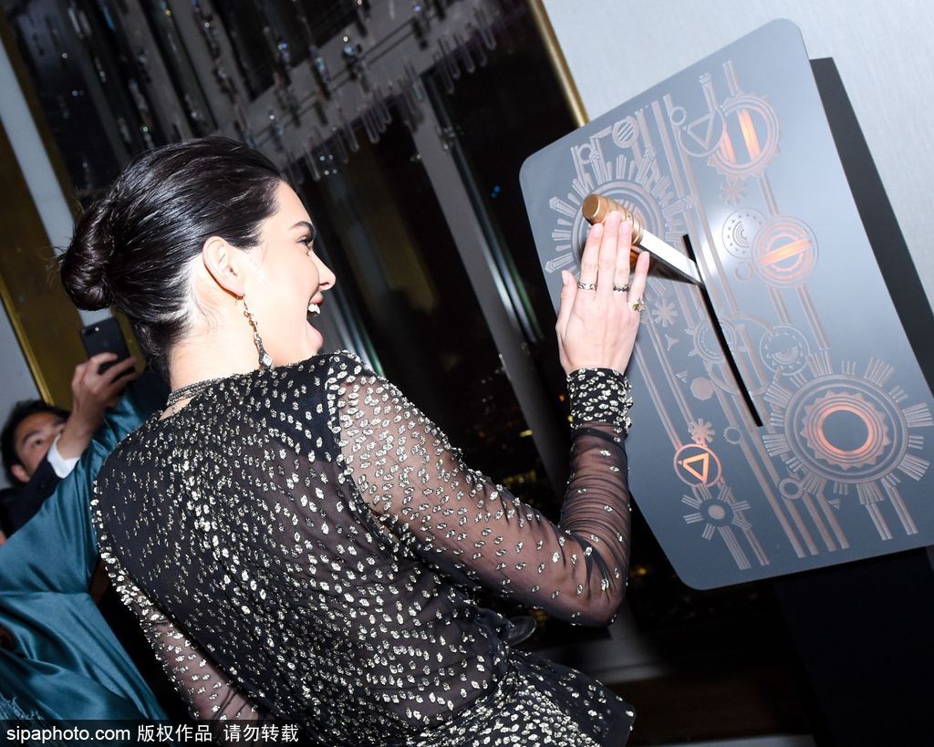 你“肯豆”又調皮了！ 瞪眼嘟嘟嘴滿臉俏皮