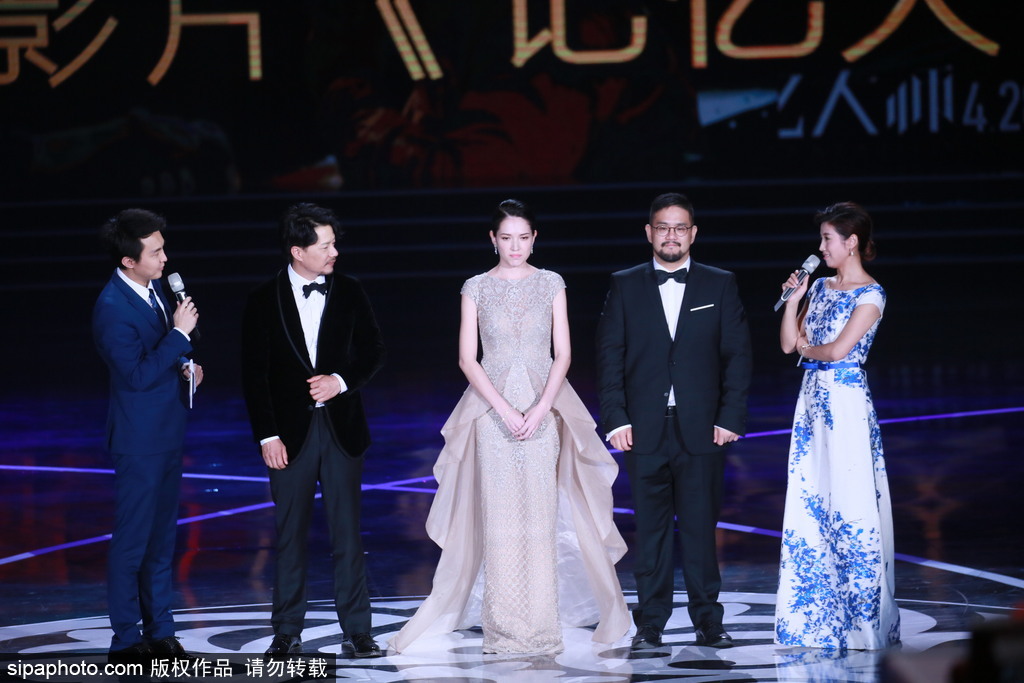 第七屆北京電影節(jié)：95歲秦怡坐輪椅現(xiàn)身閉幕式 林志玲與讓·雷諾俏皮頒獎(jiǎng)