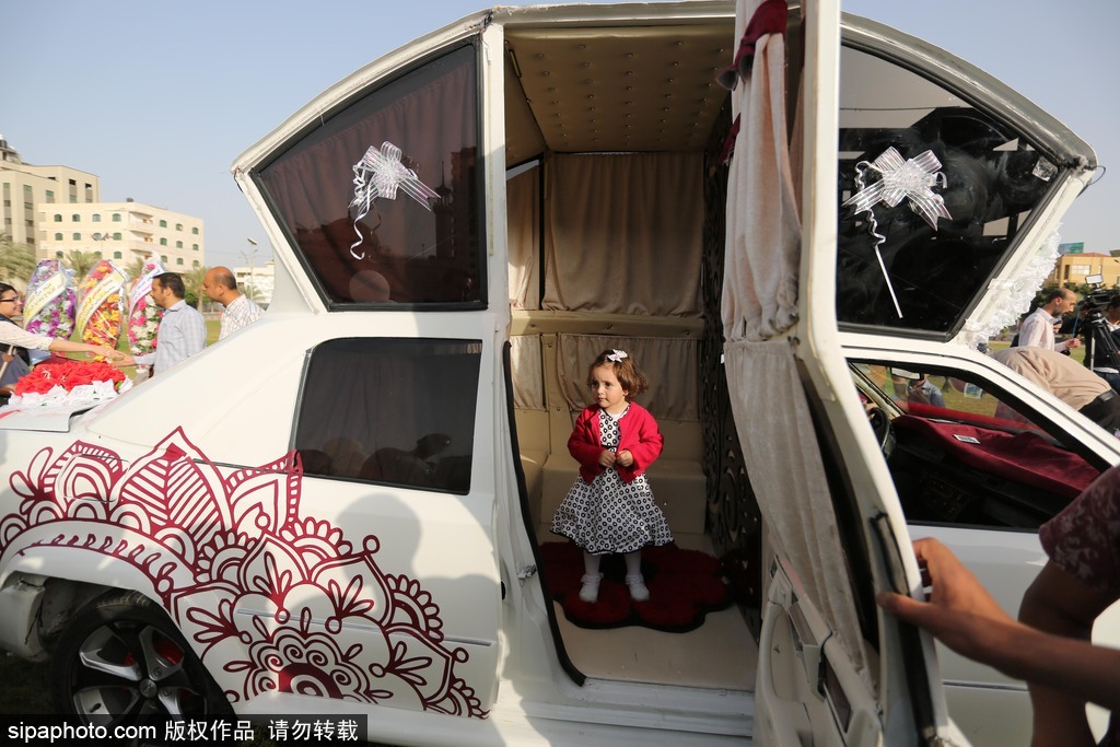 現(xiàn)代版“灰姑娘的南瓜馬車(chē)”：巴勒斯坦一男子別出心裁 改裝出華麗婚車(chē)