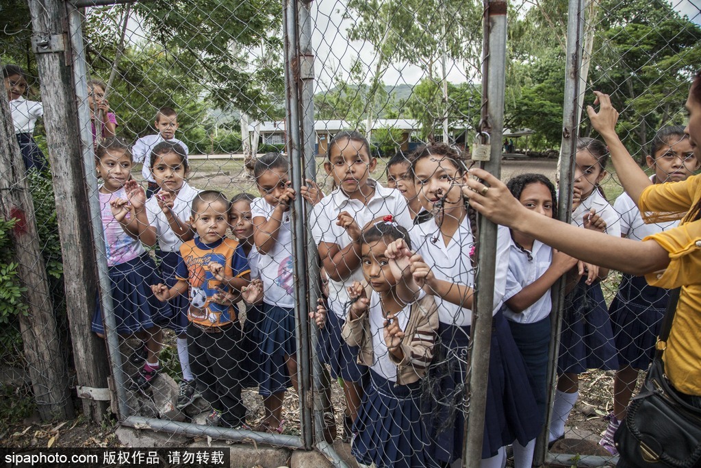 尼加拉瓜流動巴士圖書館 鄉(xiāng)村兒童“零距離”接觸知識