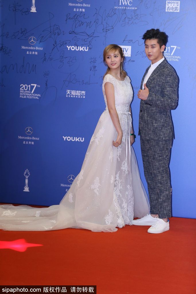 第七屆北京電影節(jié)：莫妮卡·貝魯奇性感現(xiàn)身閉幕式紅毯 林志玲、蔣雯麗、殷桃同場爭艷