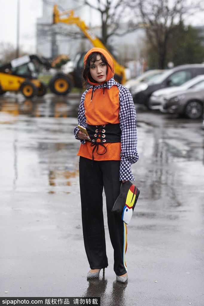 給春天一點(diǎn)顏色看看...盤點(diǎn)街拍中耀眼的一抹橙