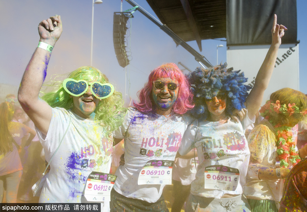 五彩青春奔跑不止 2017馬德里胡里節(jié)彩虹跑繽紛開(kāi)跑