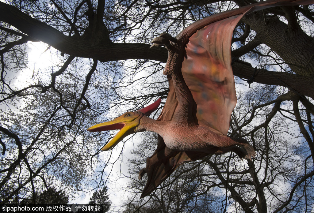 再現侏羅紀王國 倫敦奧斯特利公園舉辦互動恐龍模型展